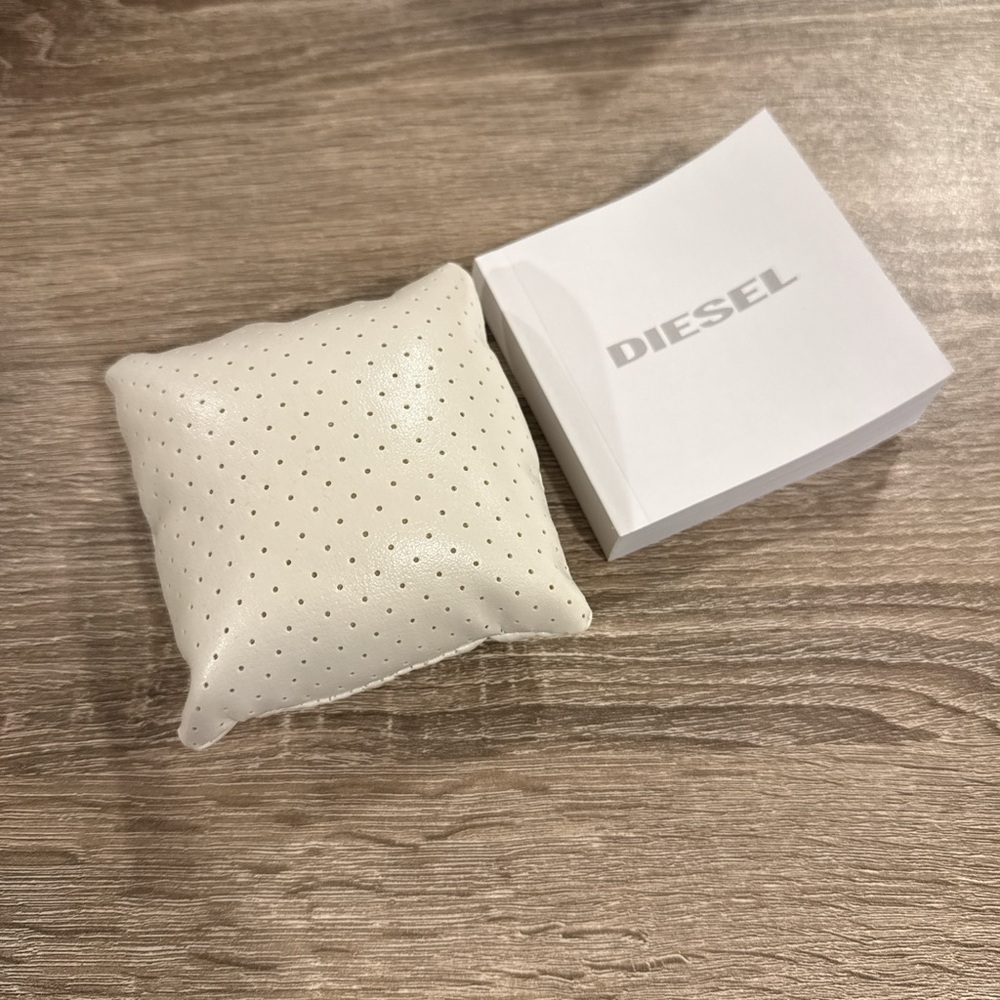 Diesel White Leather Embossed Watch Box - Picture 4 of 8